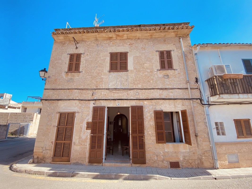 Große, schöne Stadthaus in Capdepera mit Meerblick (aus der Dachterrasse)